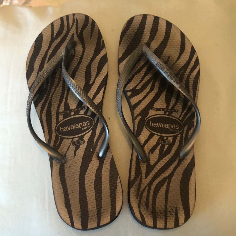 Havaianas Slim in animal print pattern.